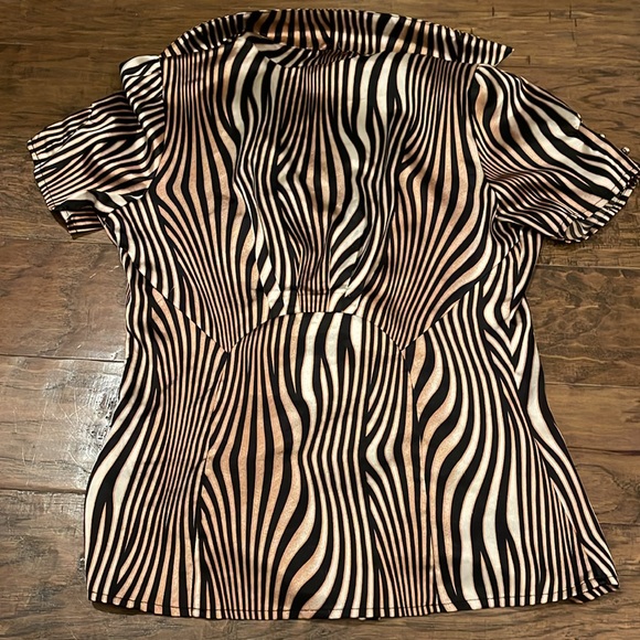 Guess animal print vneck blouse with studded buttons - Picture 5 of 5